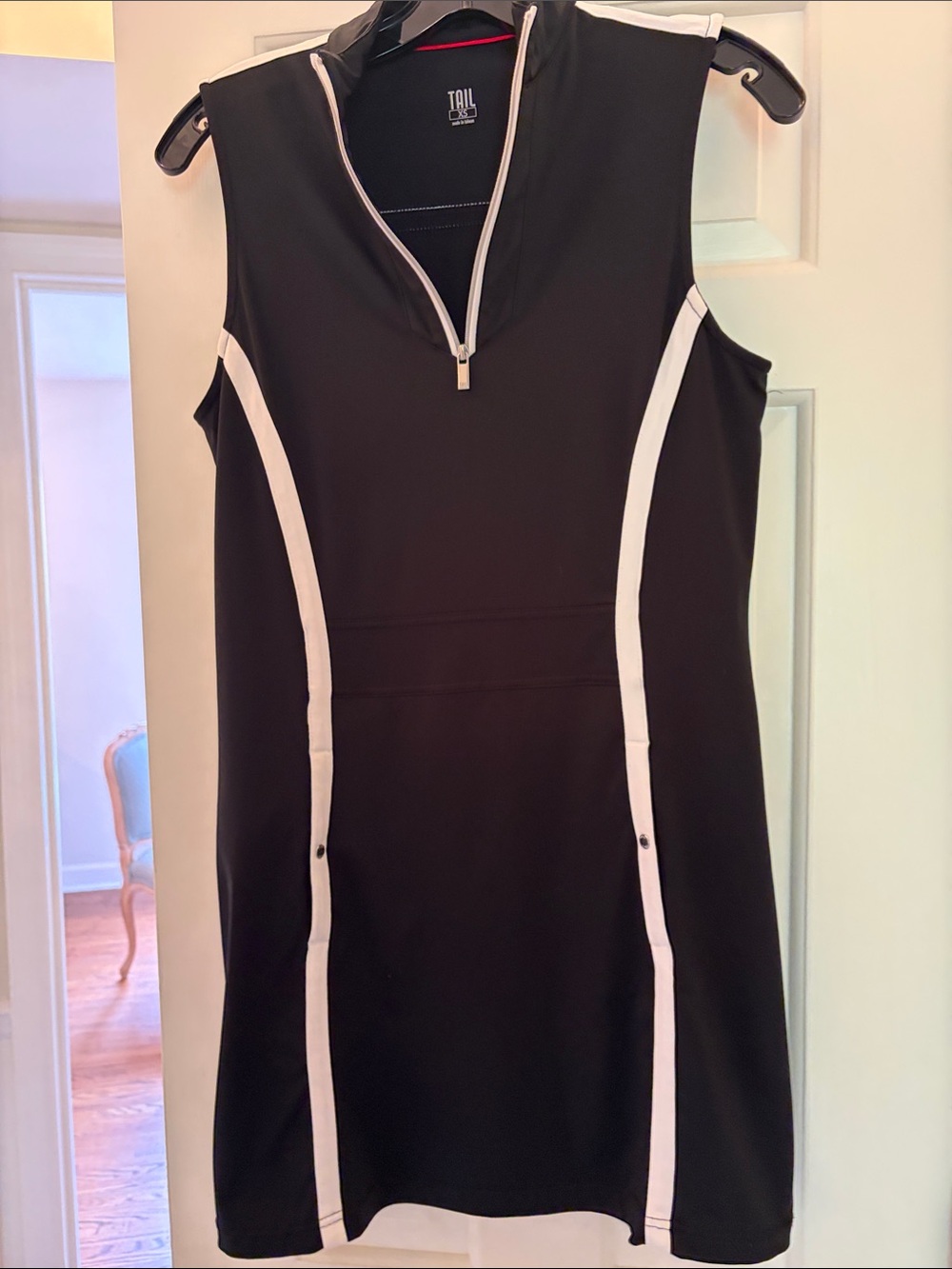 Tail XS Black Golf Dress with White Contrast Piping - Picture 6 of 9